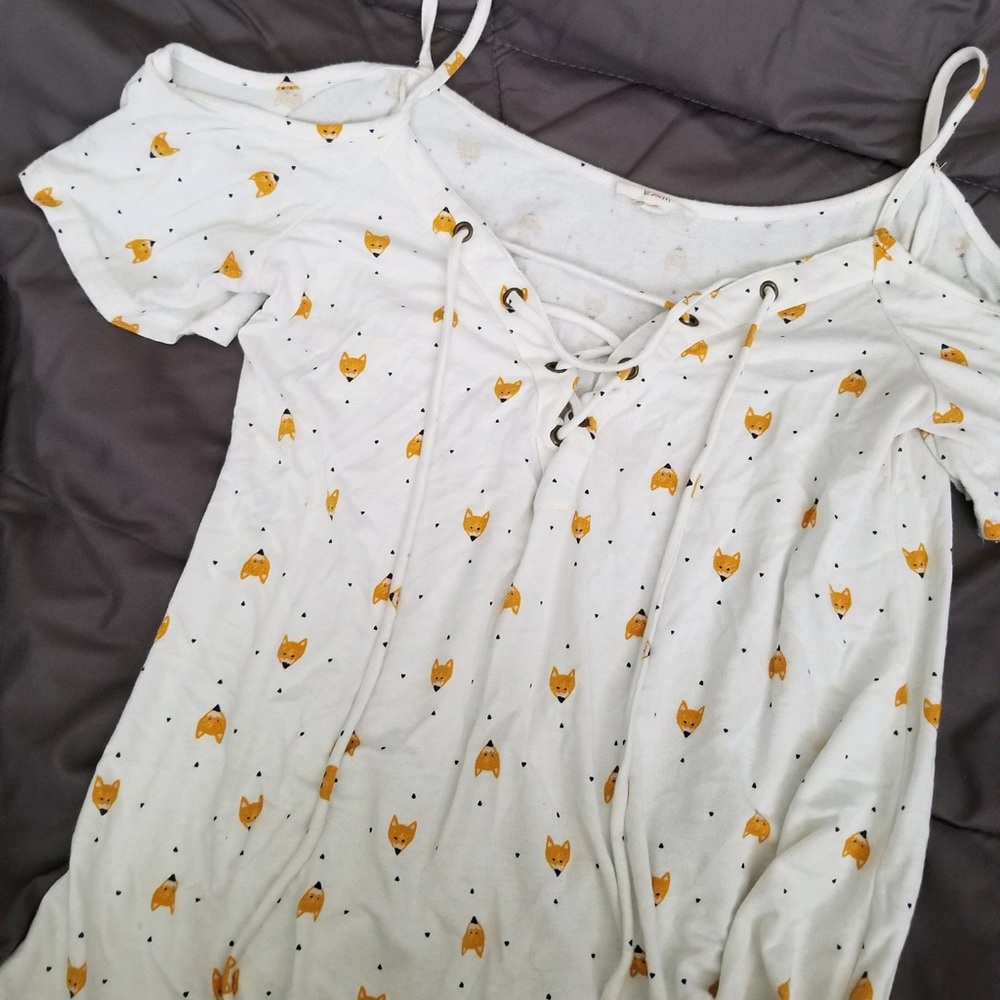 Fox print off the shoulder tee